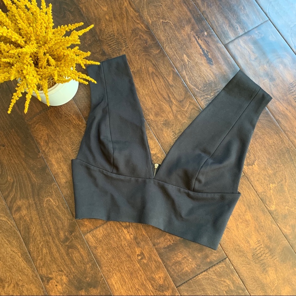 Finders Keepers‎ Vneck Crop Top